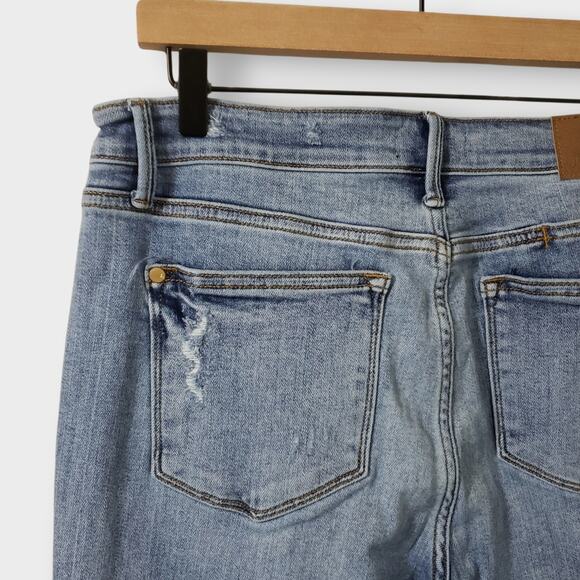 Judy Blue Parkersburg Mid Rise Dad Straight Jean Sz 15/32 Light Wash Distressed - Picture 6 of 16